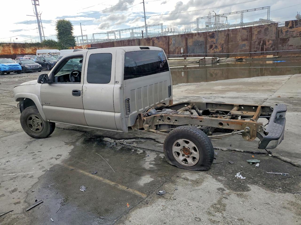 2002 CHEVROLET SILVERADO K1500 photo 2