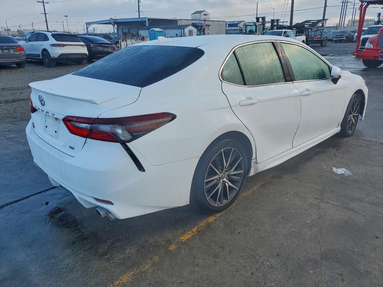 2022 TOYOTA CAMRY SE photo 3