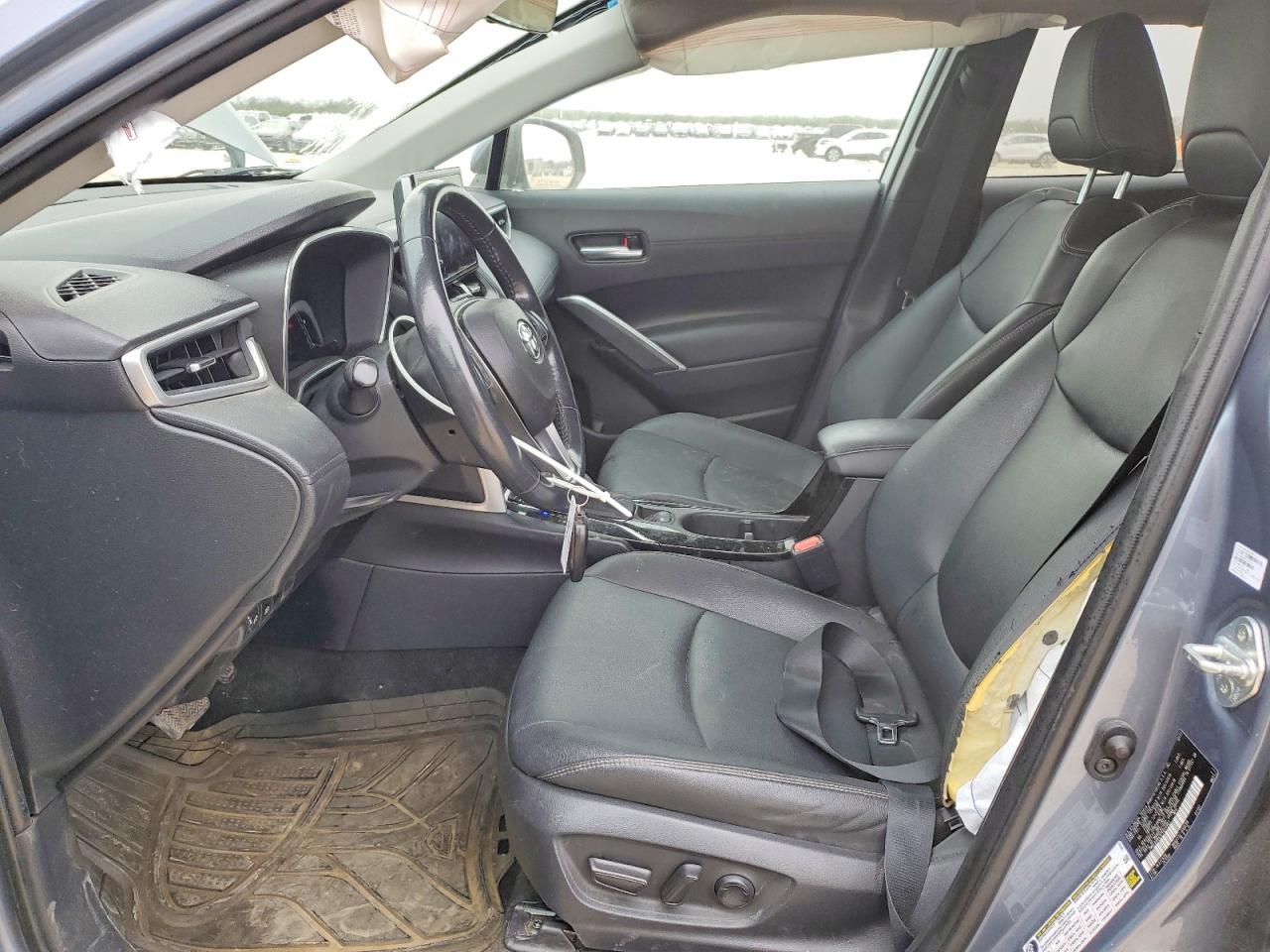 2023 TOYOTA COROLLA CROSS XLE photo 7