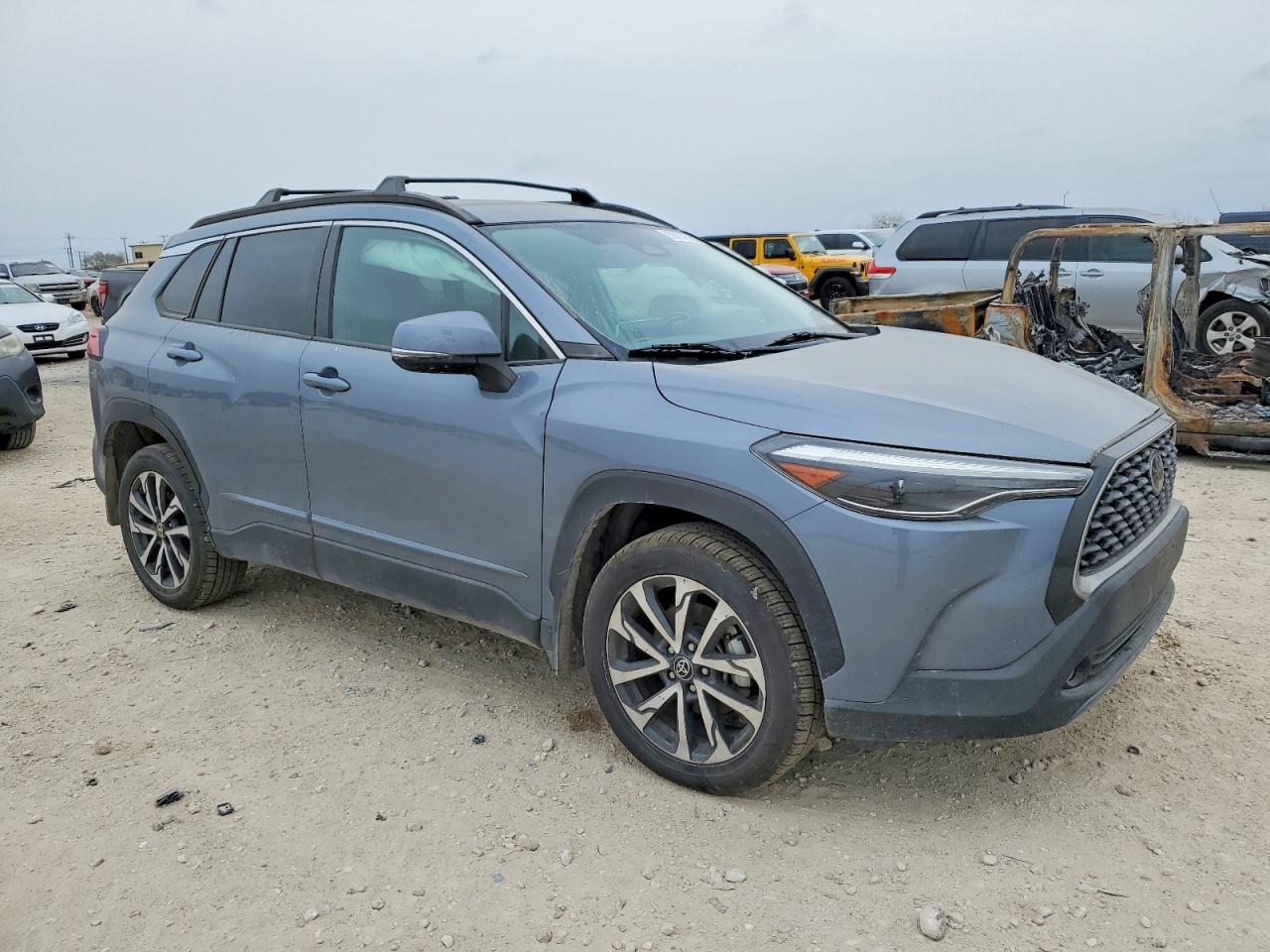 2023 TOYOTA COROLLA CROSS XLE photo 4