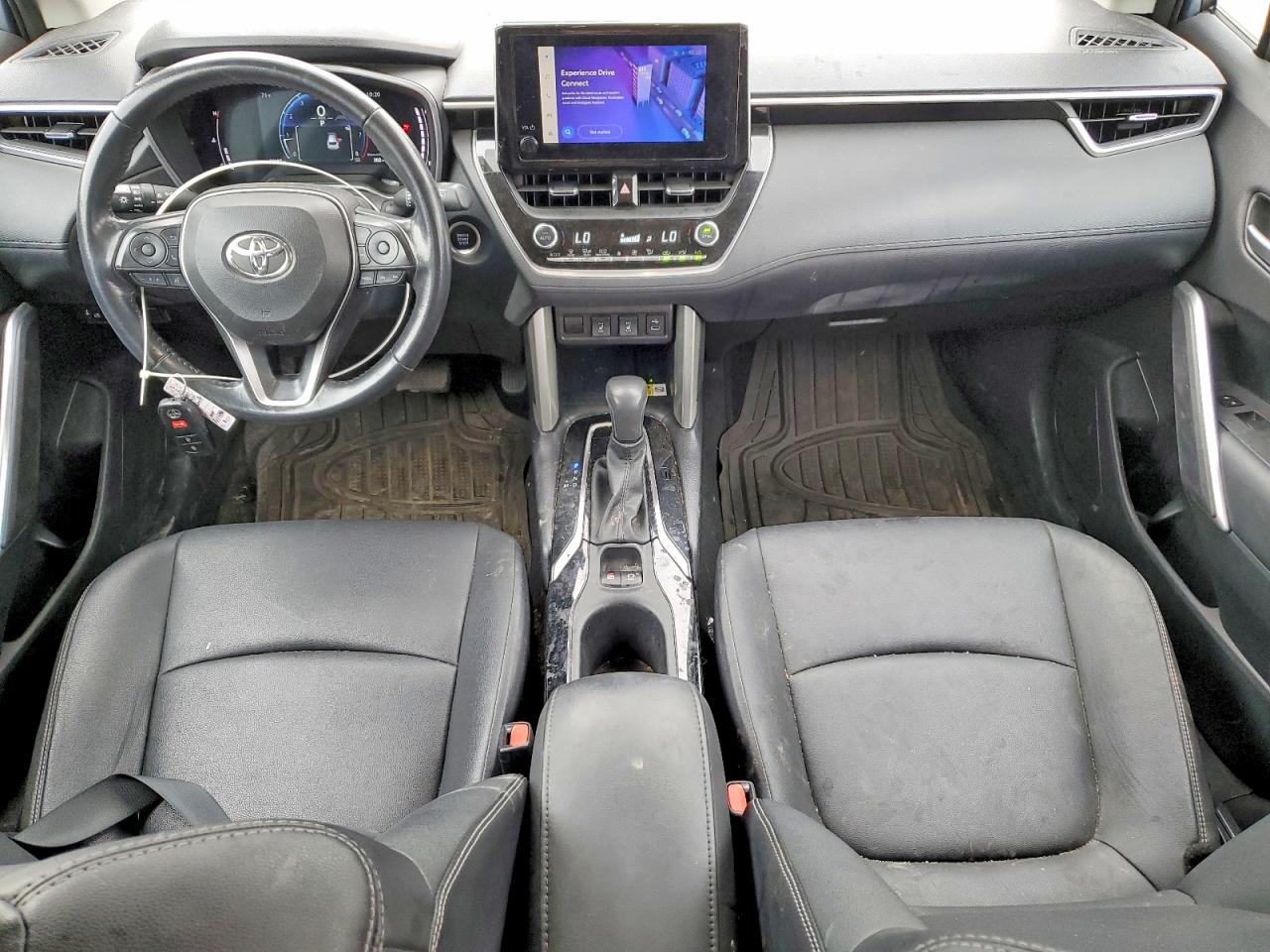 2023 TOYOTA COROLLA CROSS XLE photo 8