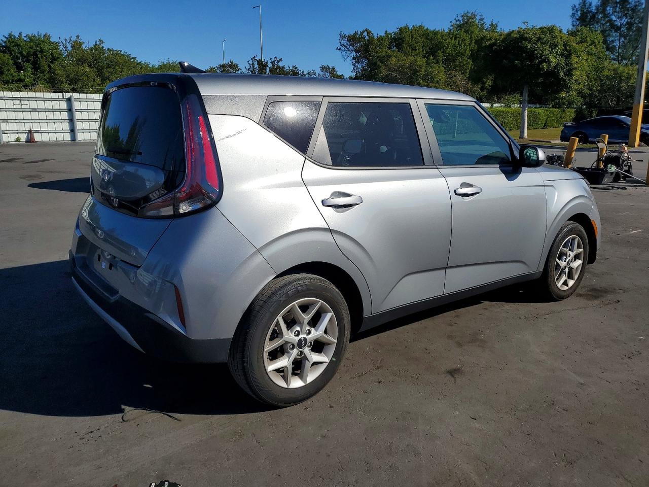 2024 KIA SOUL LX photo 3
