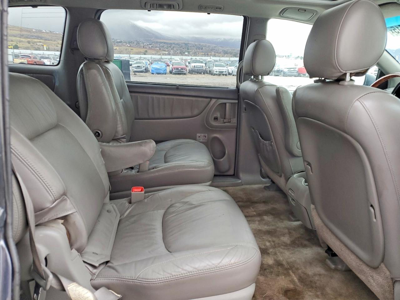 2008 TOYOTA SIENNA XLE photo 10