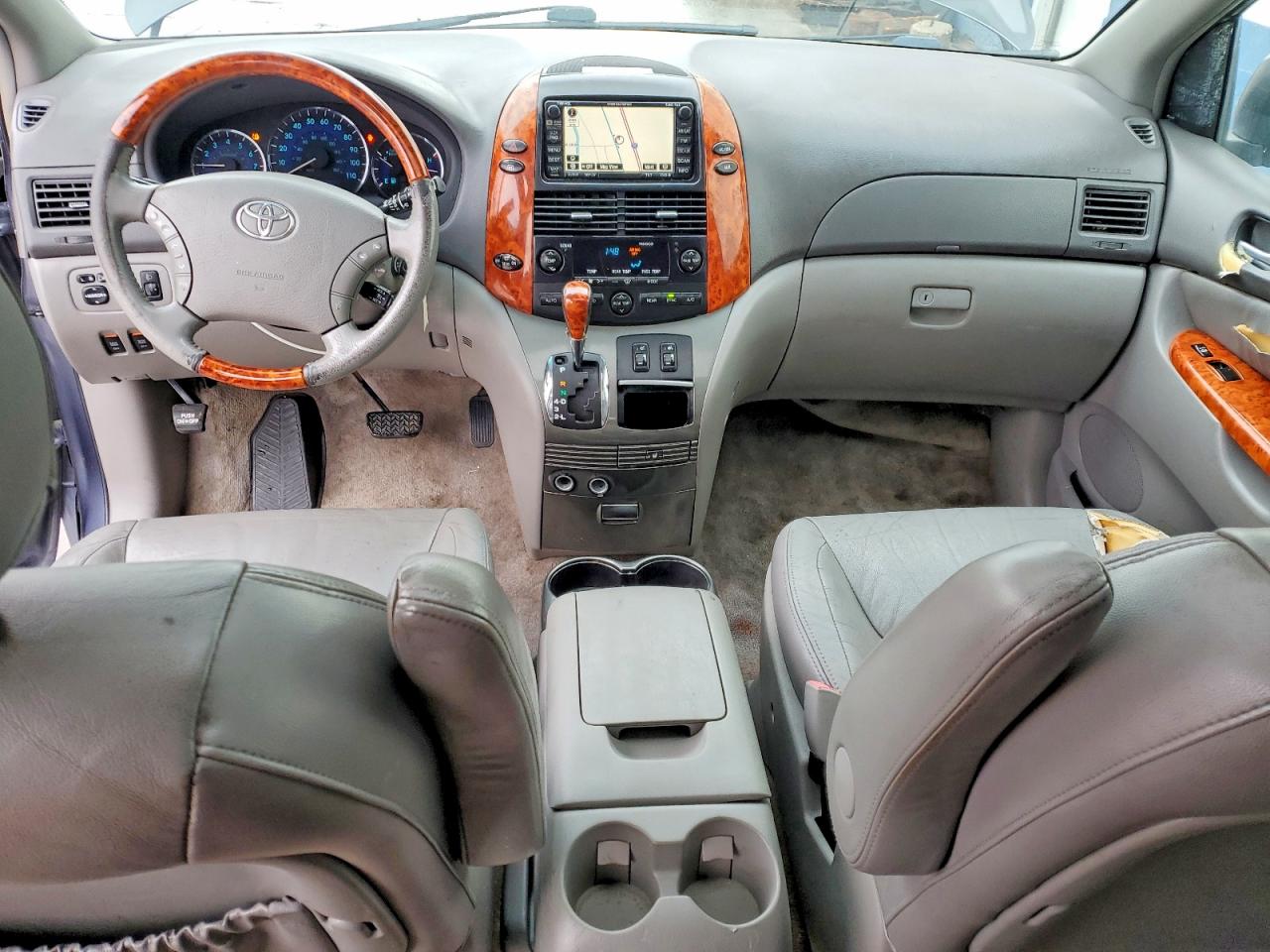 2008 TOYOTA SIENNA XLE photo 8