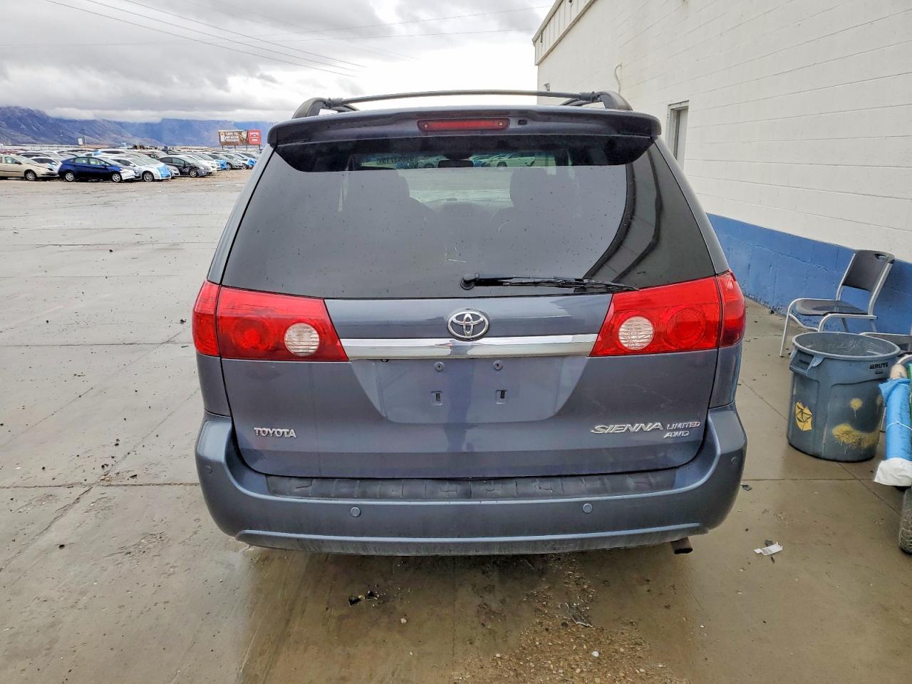 2008 TOYOTA SIENNA XLE photo 6
