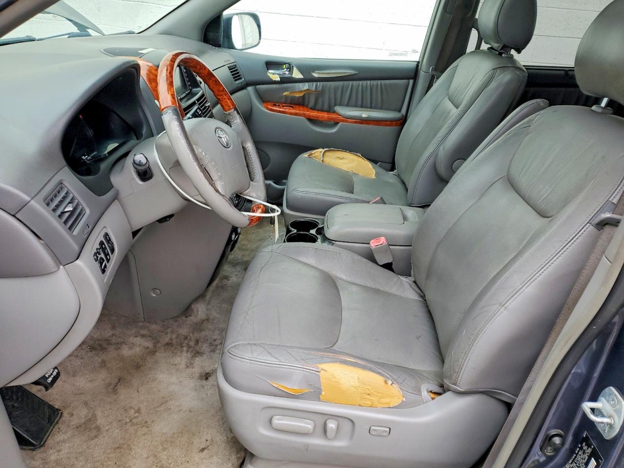 2008 TOYOTA SIENNA XLE photo 7