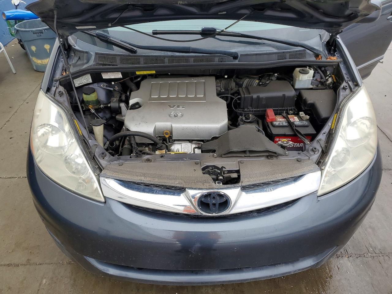 2008 TOYOTA SIENNA XLE photo 11