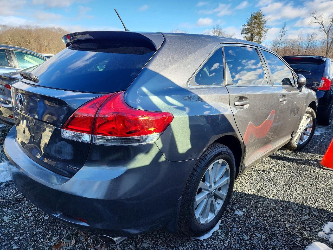 2010 TOYOTA VENZA photo 3