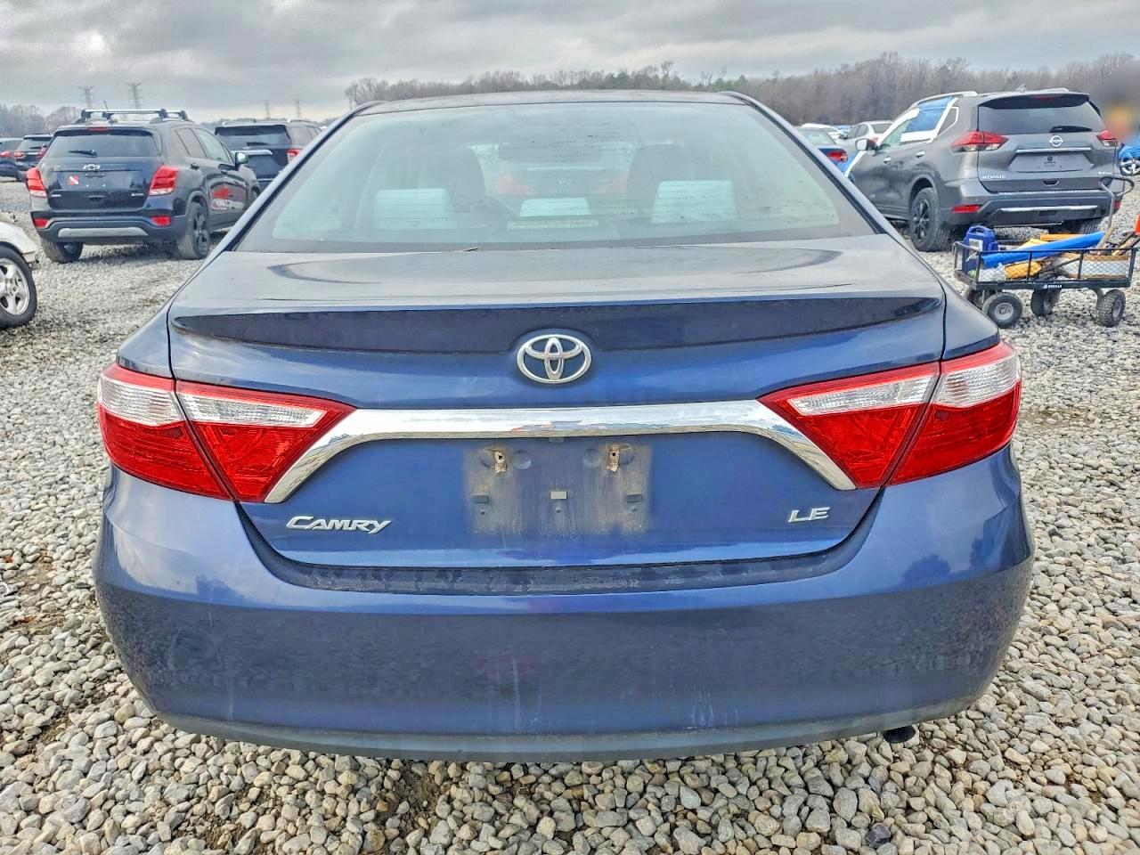 2017 TOYOTA CAMRY LE photo 6
