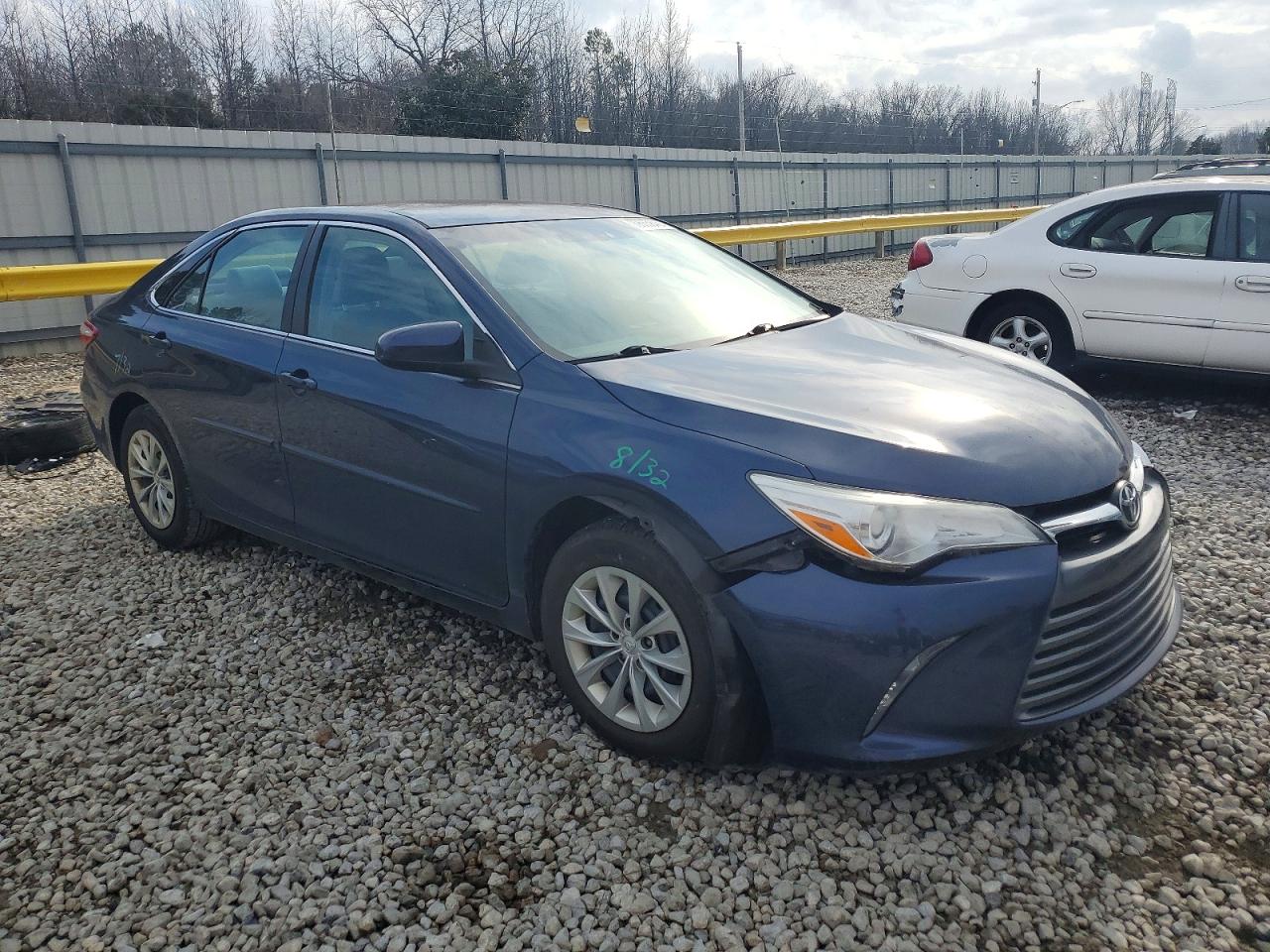 2017 TOYOTA CAMRY LE photo 4