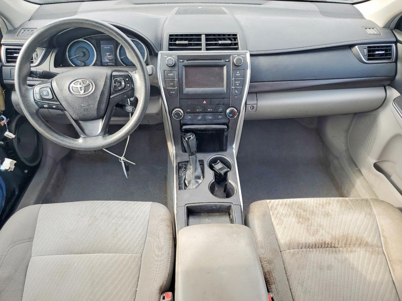 2017 TOYOTA CAMRY LE photo 8