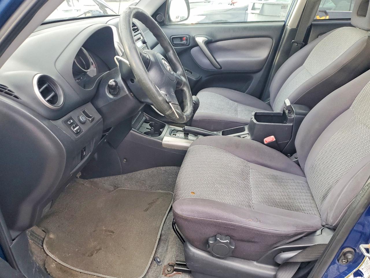 2004 TOYOTA RAV4 photo 7