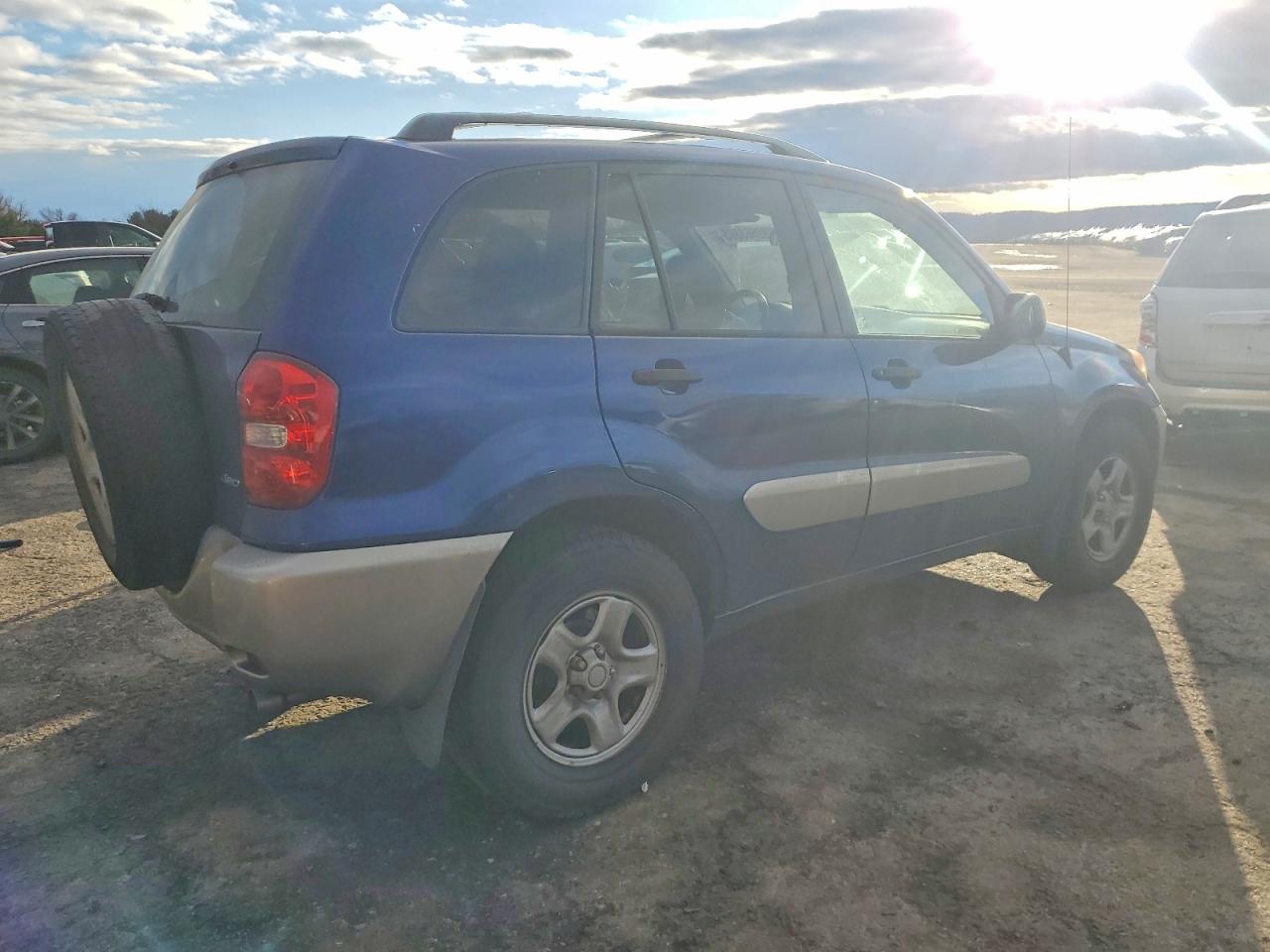 2004 TOYOTA RAV4 photo 3