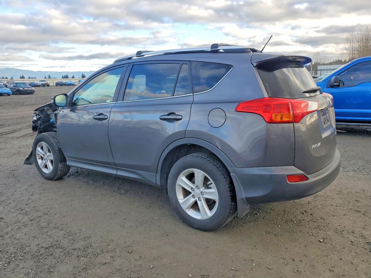 2014 TOYOTA RAV4 XLE photo 2