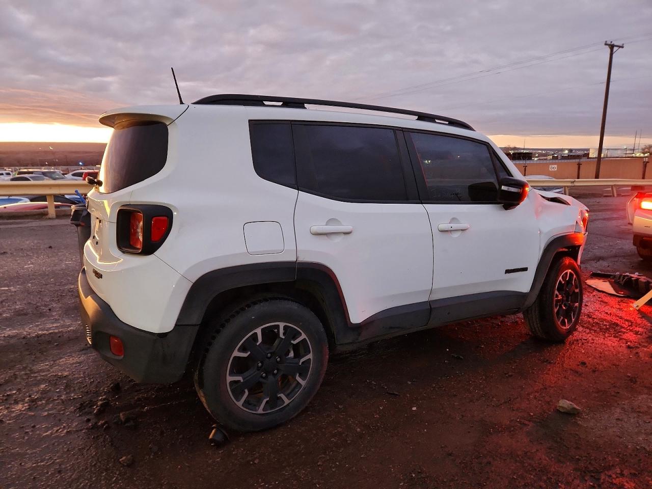 2023 JEEP RENEGADE LATITUDE photo 3