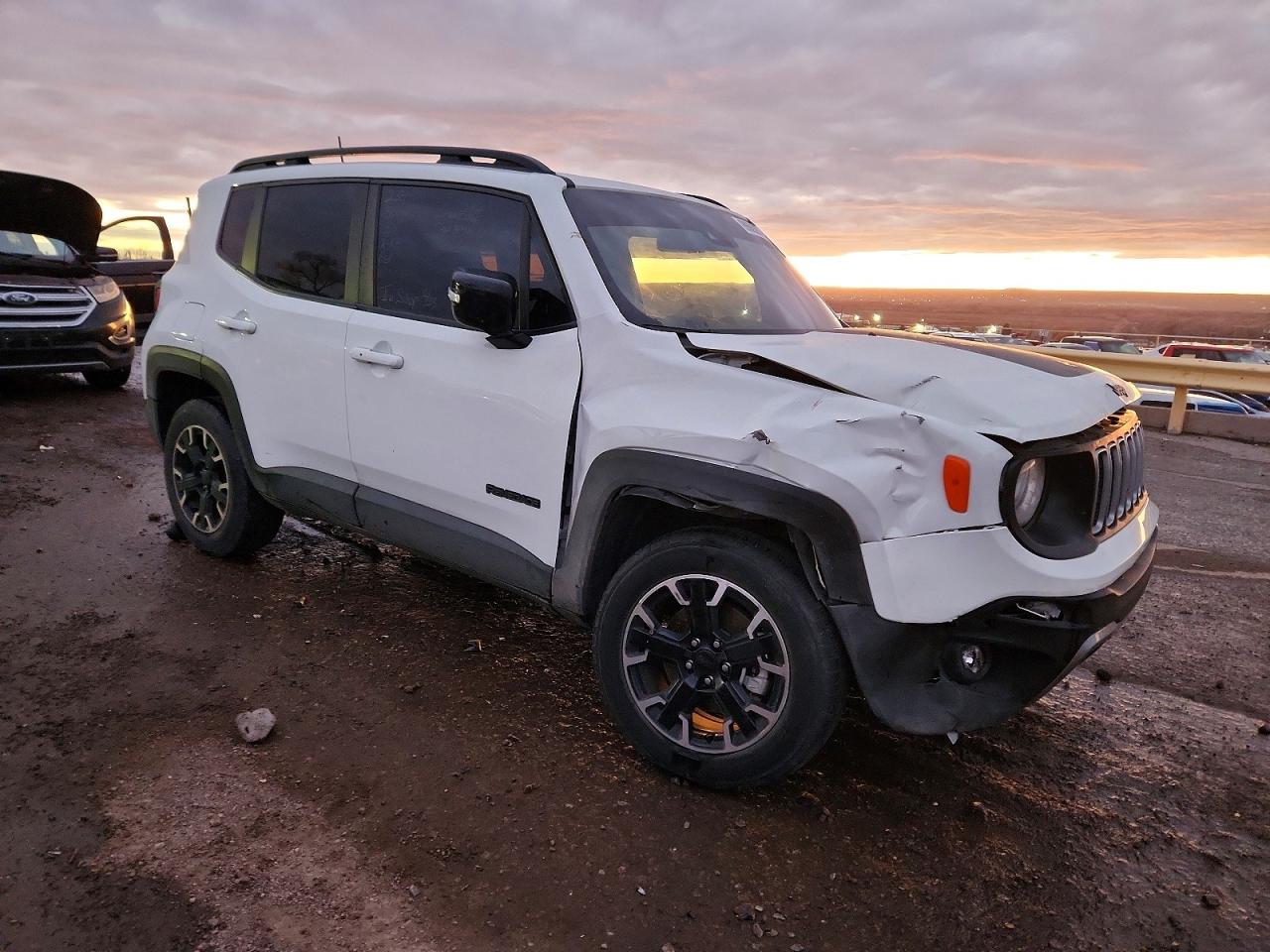 2023 JEEP RENEGADE LATITUDE photo 4