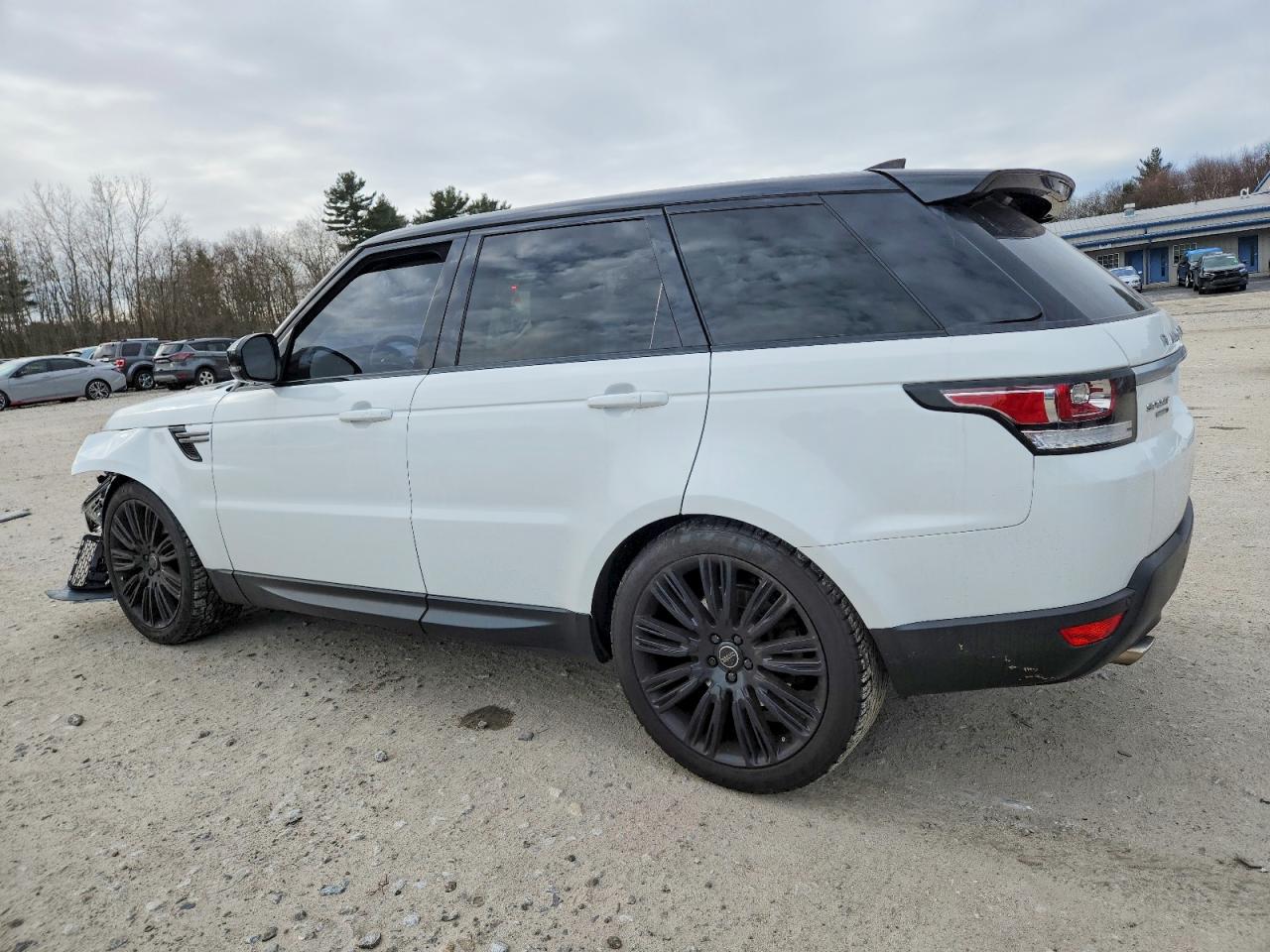 2017 LAND ROVER RANGE ROVER SPORT SE photo 2