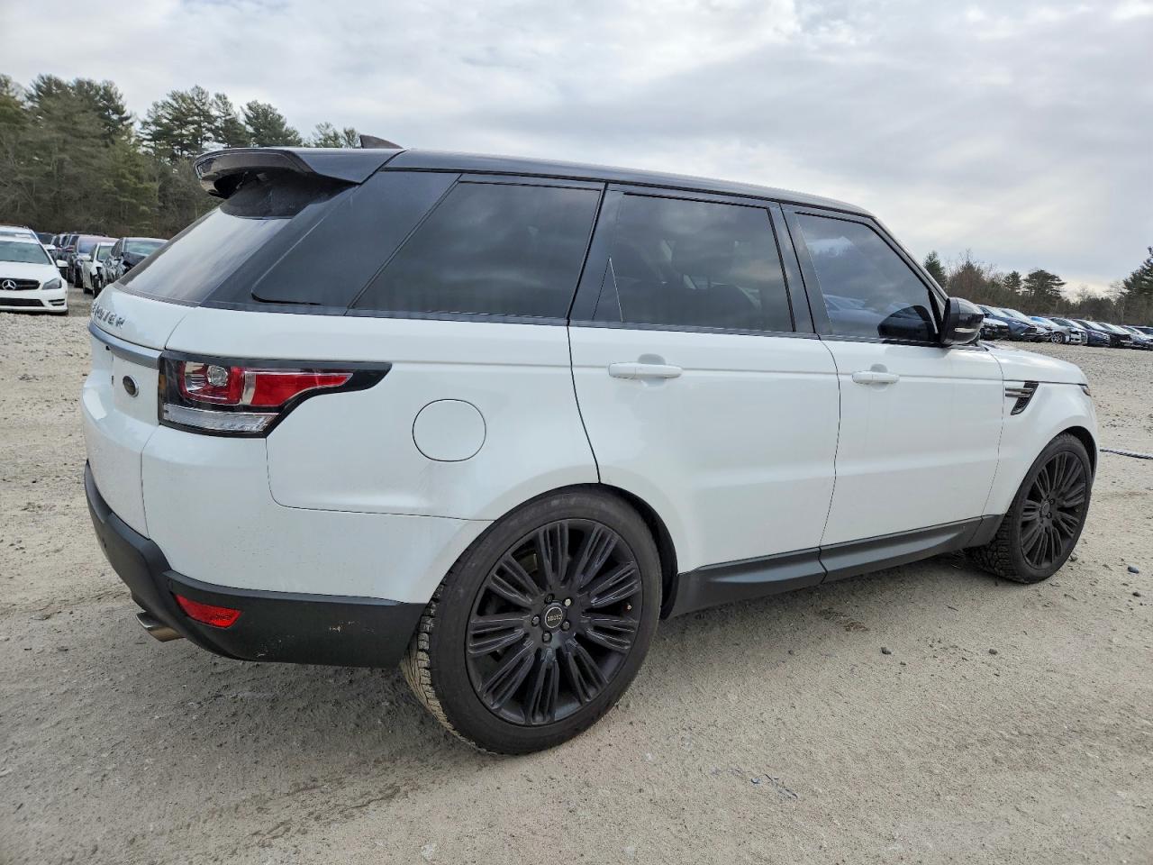 2017 LAND ROVER RANGE ROVER SPORT SE photo 3