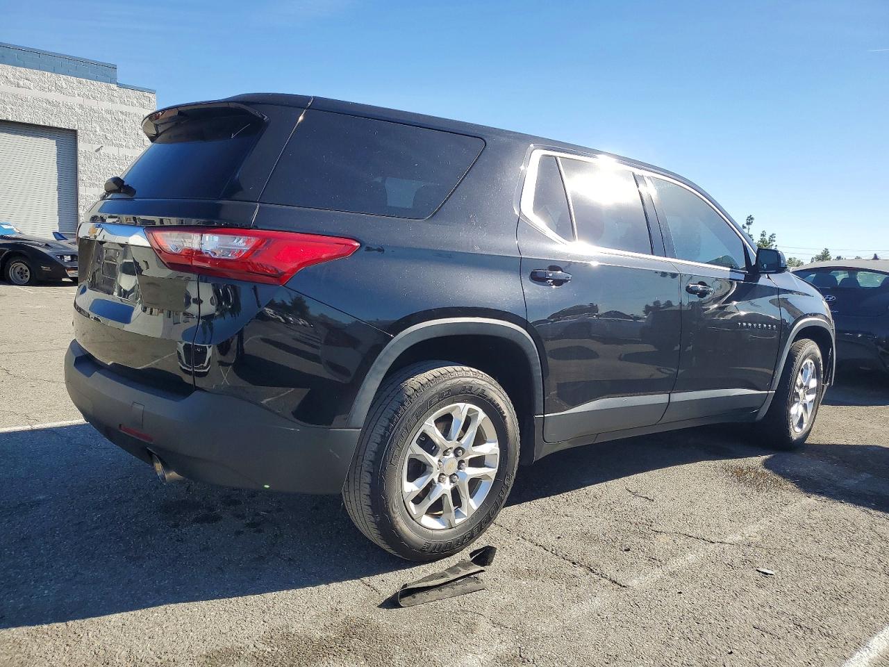 2019 CHEVROLET TRAVERSE LS photo 5