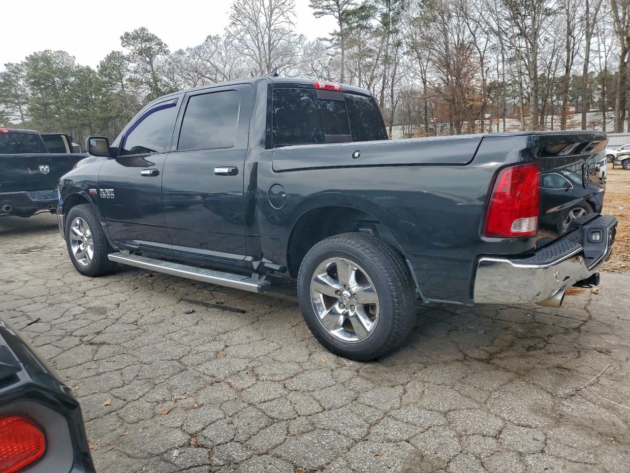 2015 RAM 1500 SLT photo 2