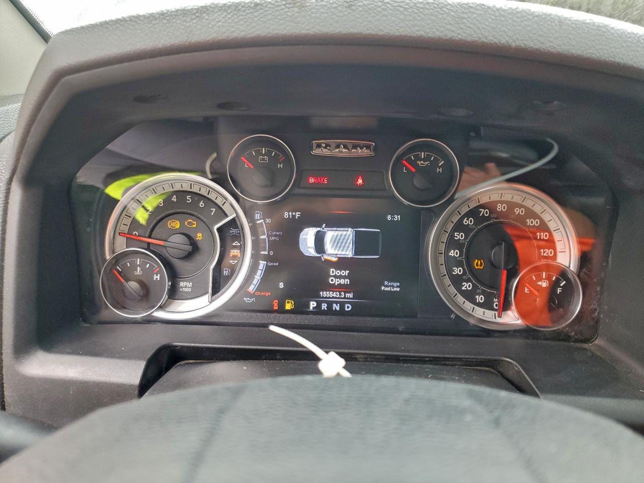 2015 RAM 1500 SLT photo 9