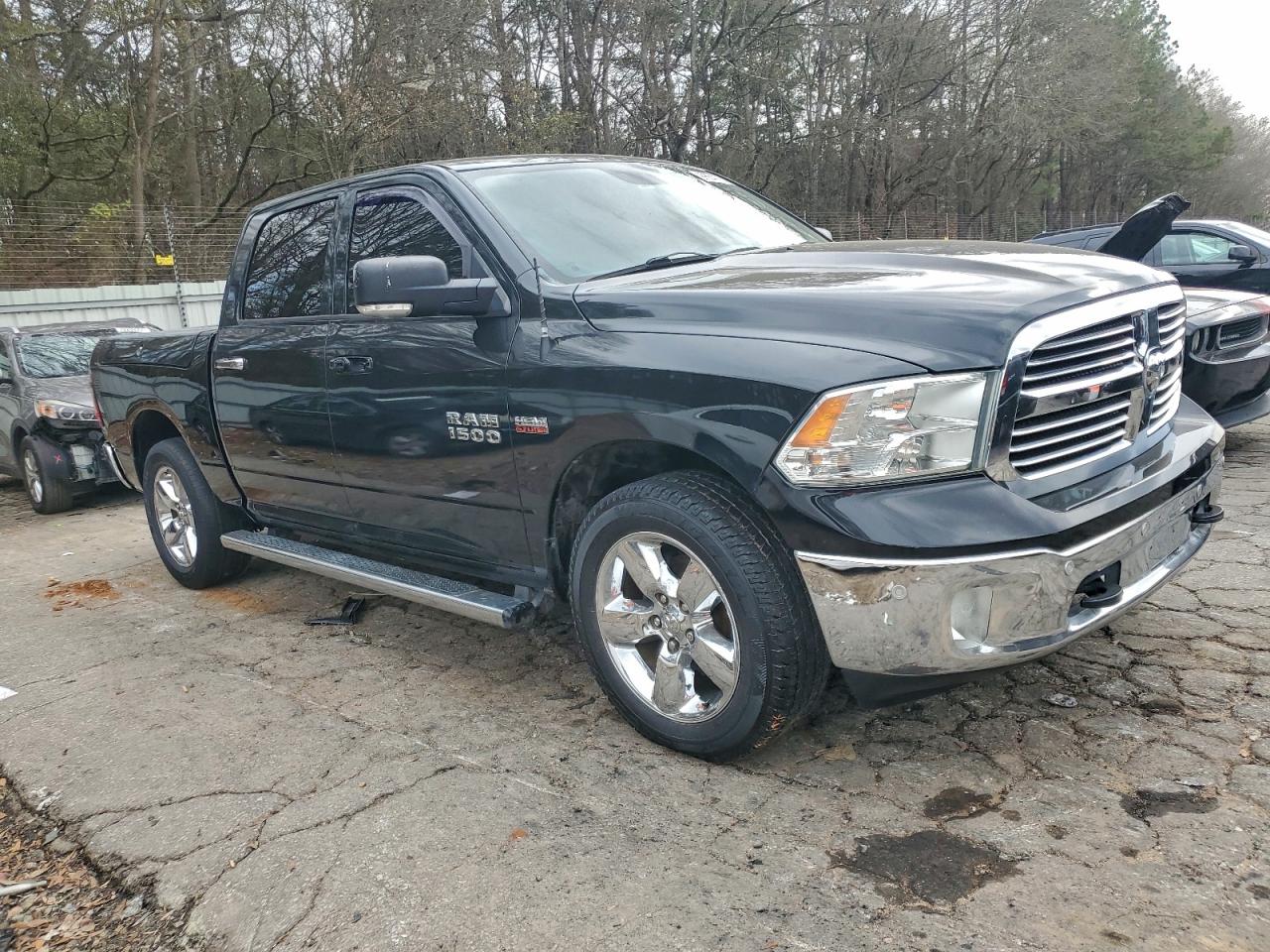 2015 RAM 1500 SLT photo 4