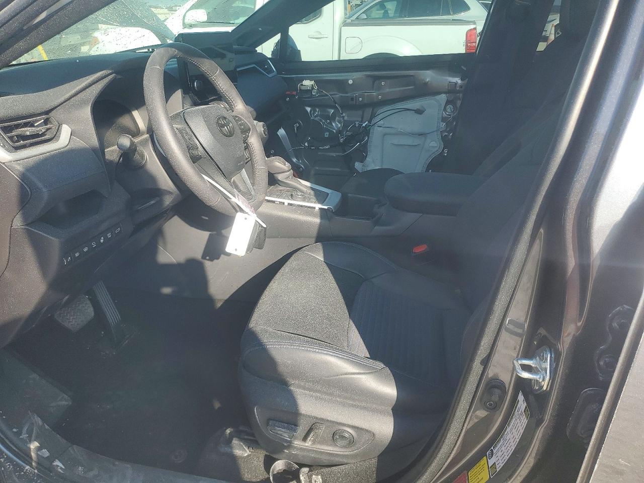 2025 TOYOTA RAV4 XSE photo 7