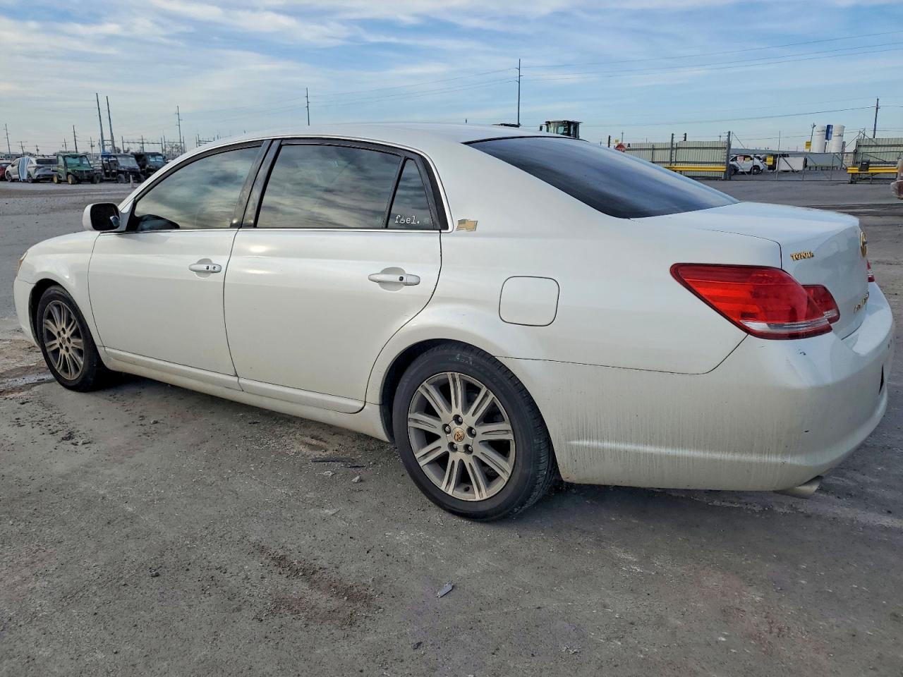 2005 TOYOTA AVALON XL photo 2