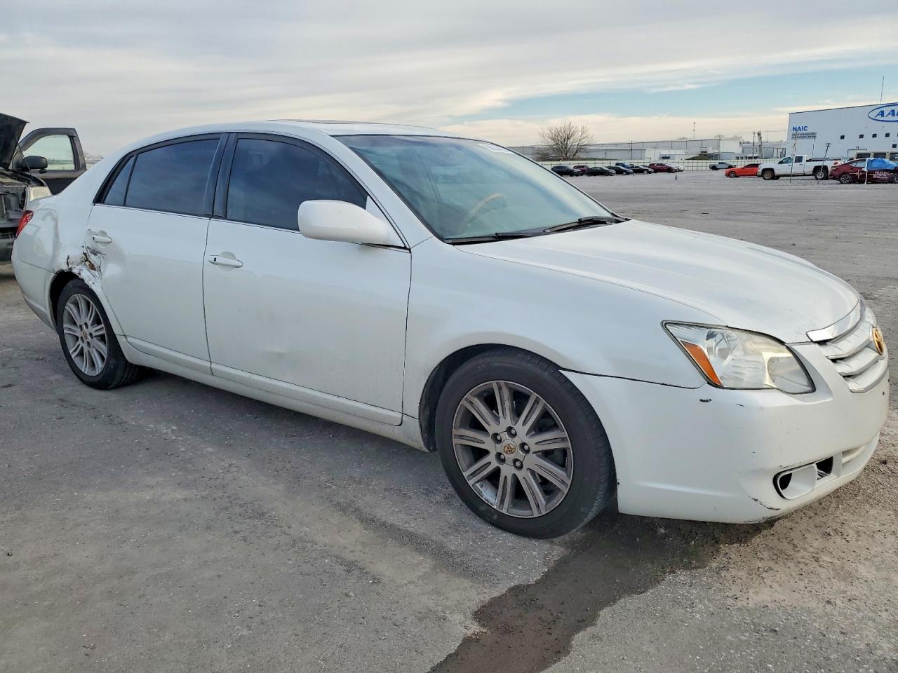 2005 TOYOTA AVALON XL photo 4