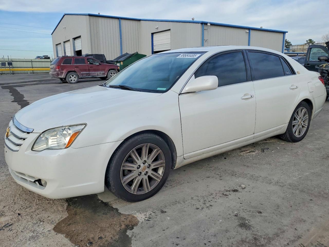 2005 TOYOTA AVALON