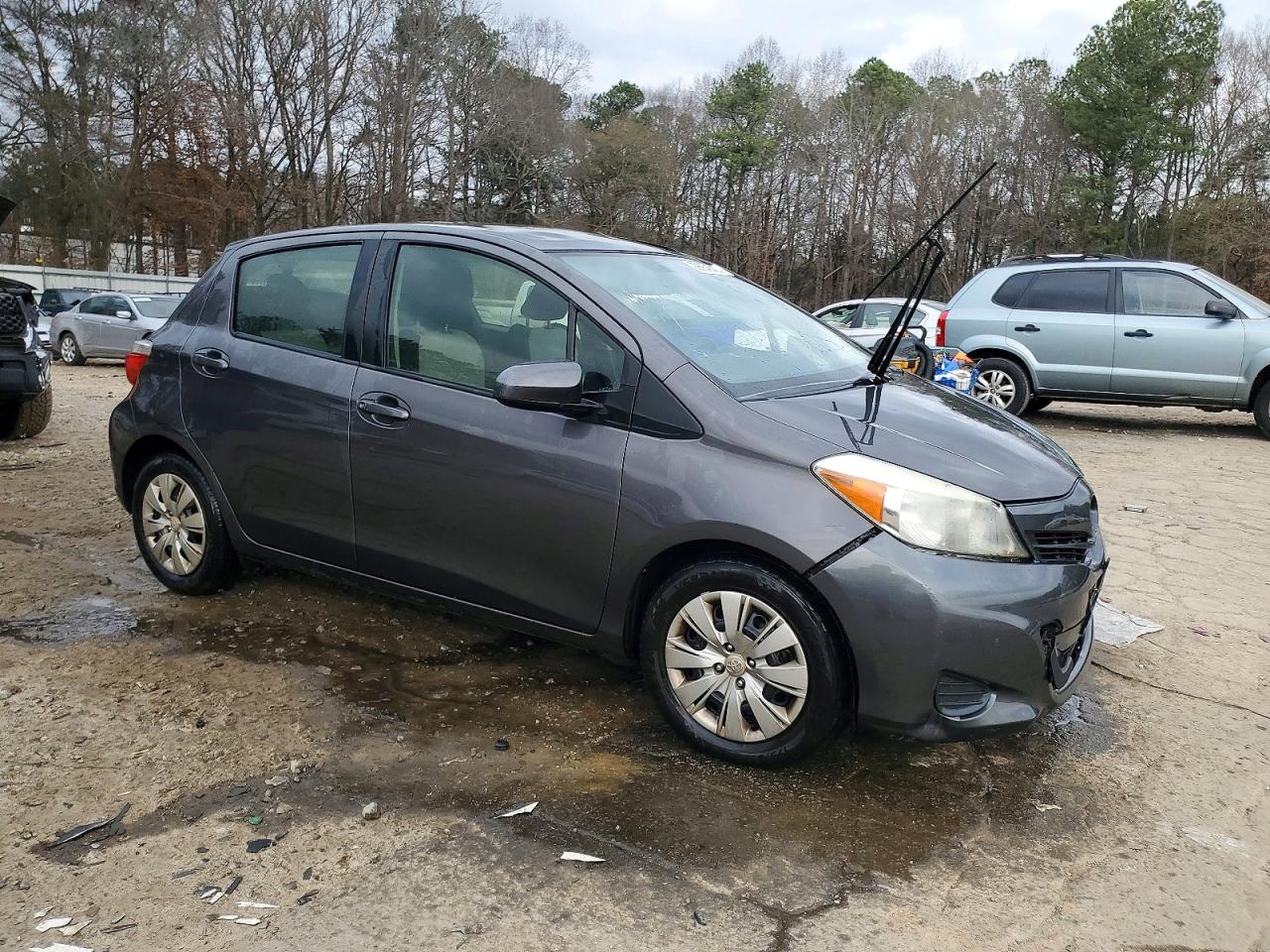 2013 TOYOTA YARIS photo 4