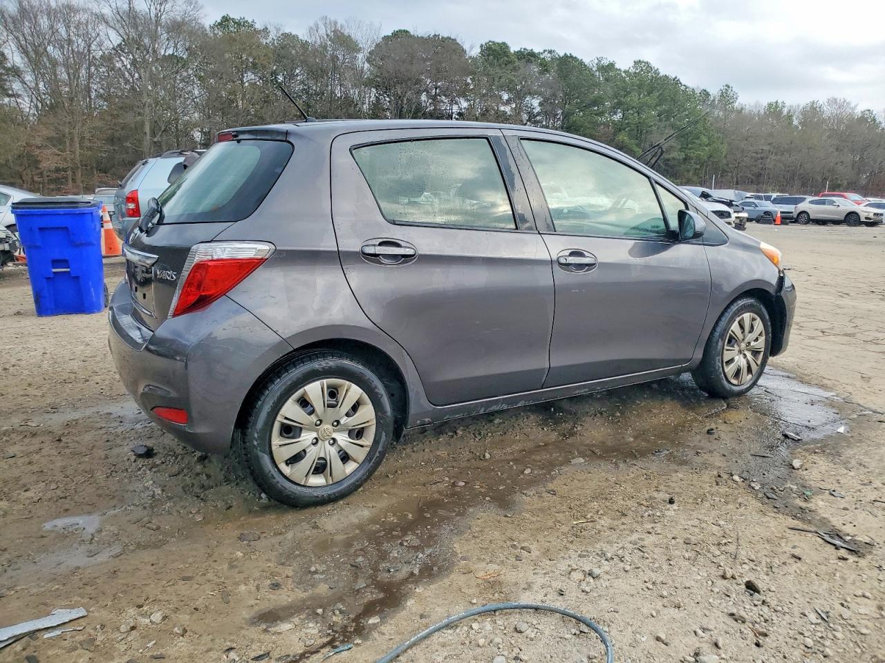 2013 TOYOTA YARIS photo 3