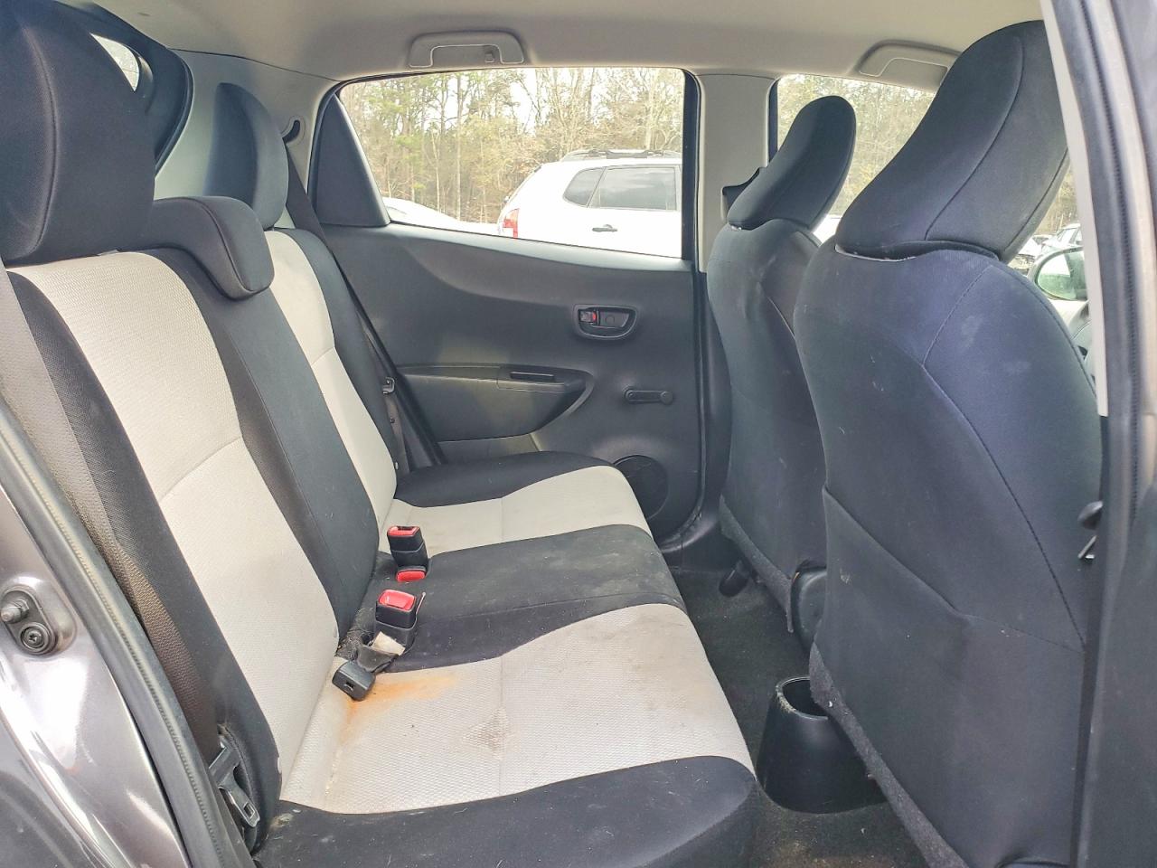 2013 TOYOTA YARIS photo 10