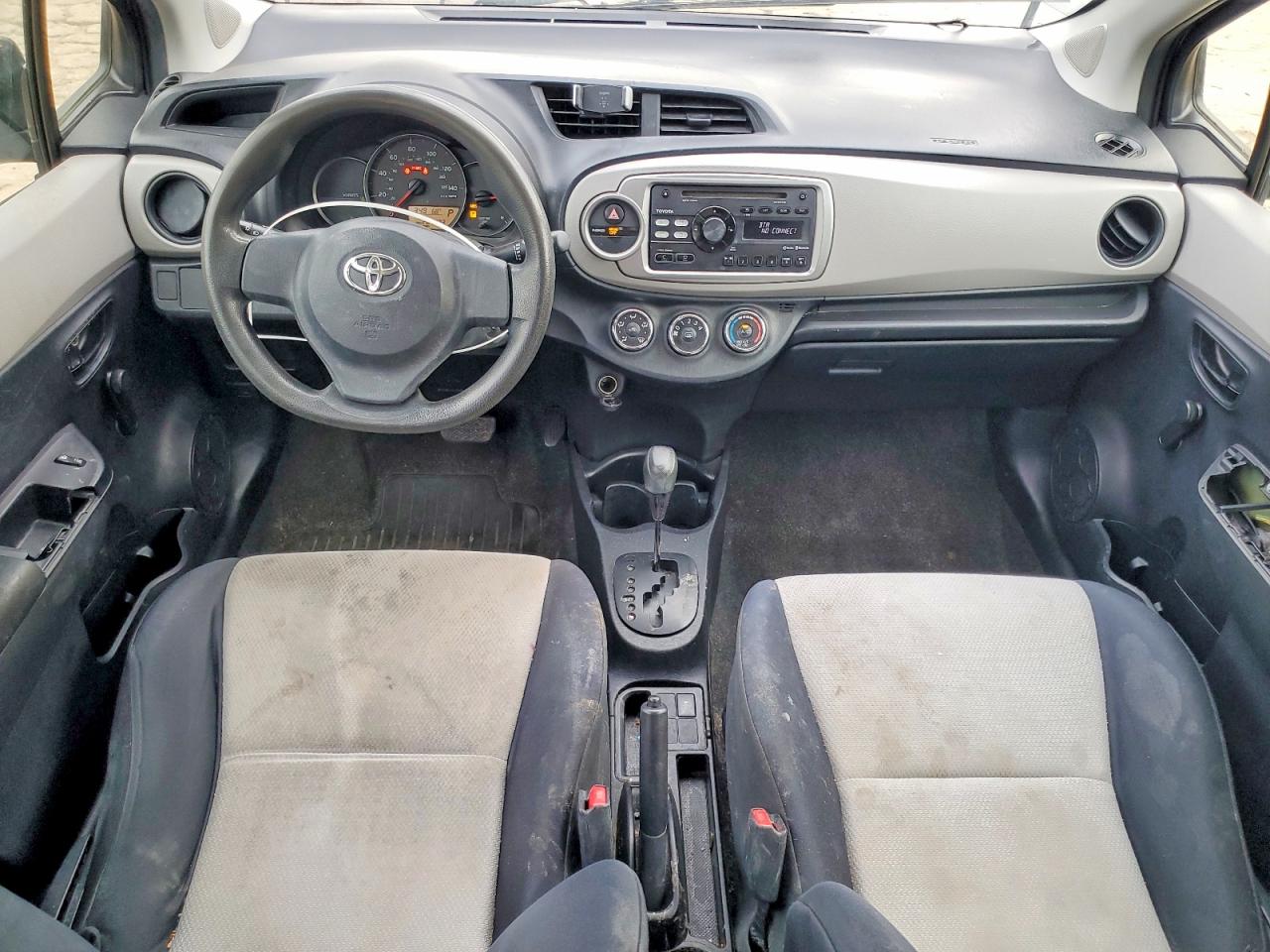 2013 TOYOTA YARIS photo 8