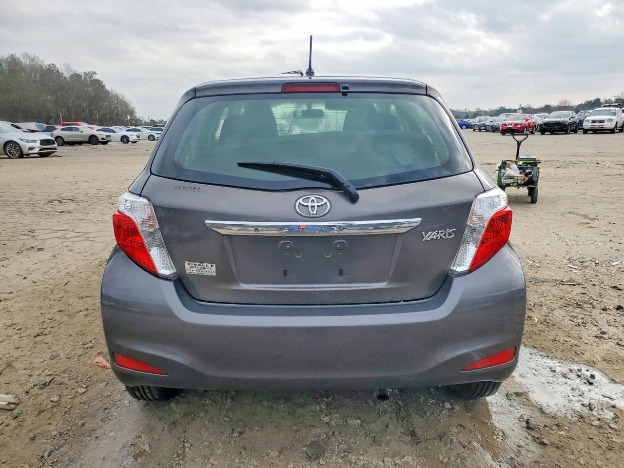 2013 TOYOTA YARIS photo 6