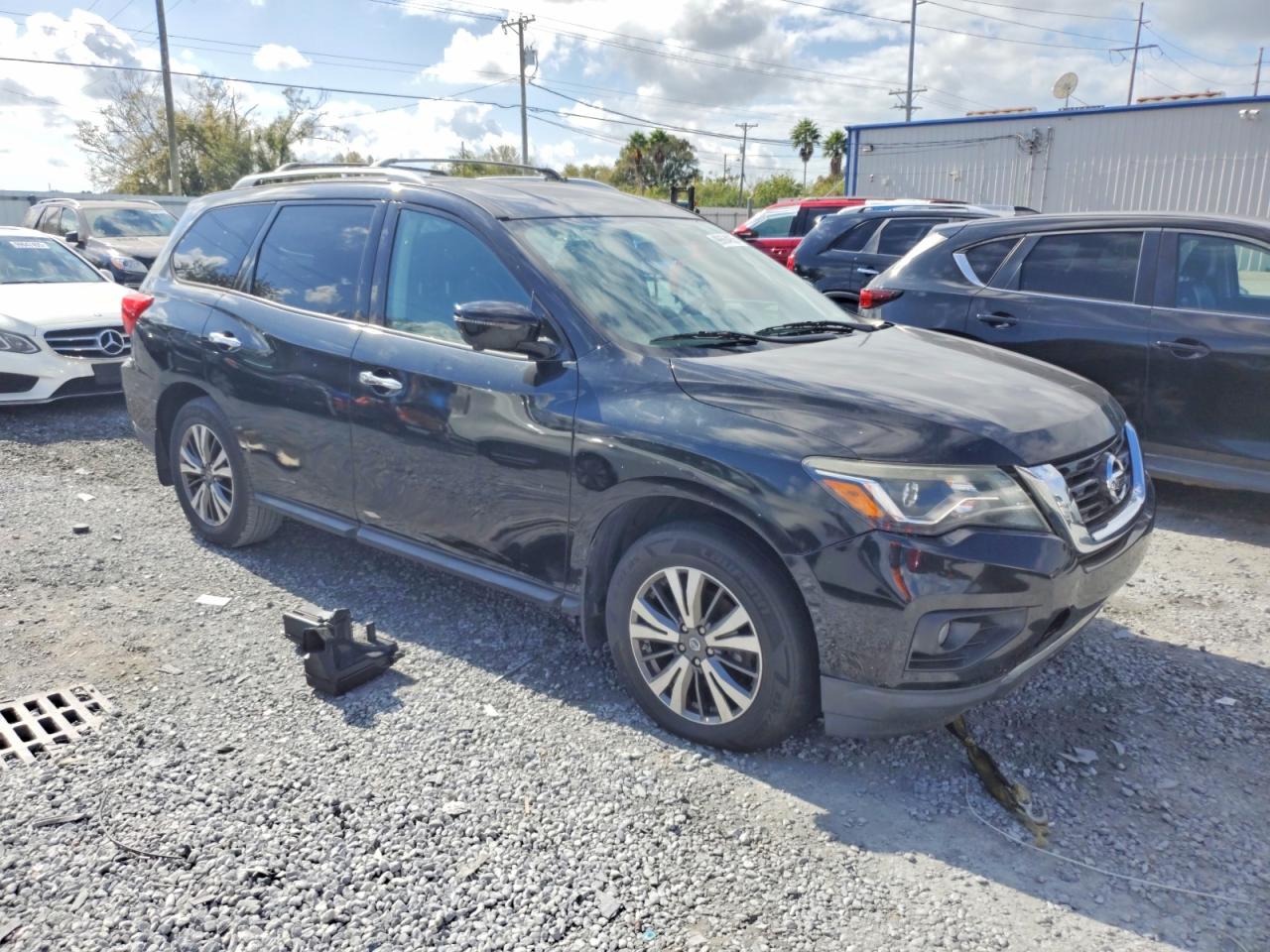 2017 NISSAN PATHFINDER S photo 4