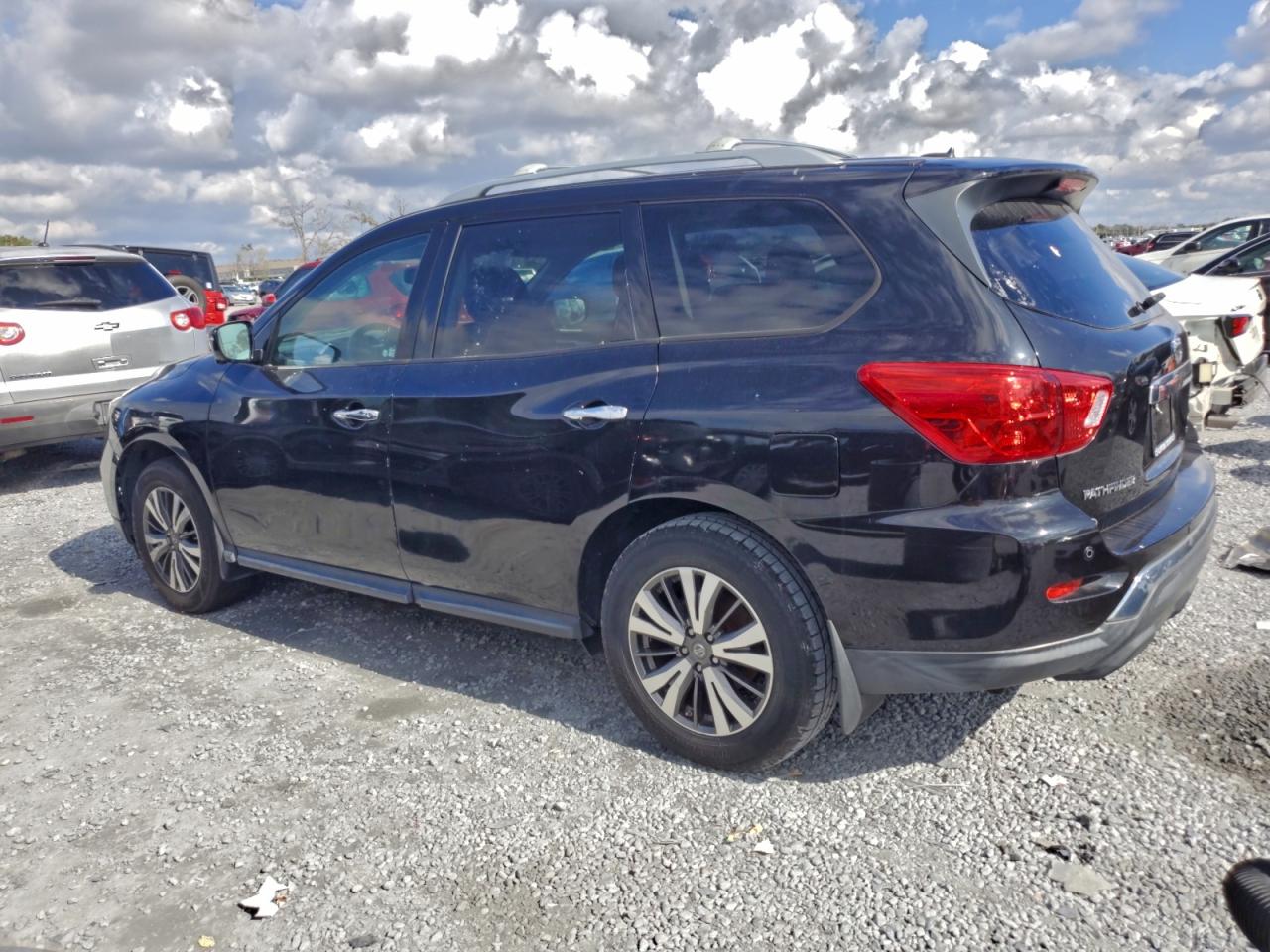 2017 NISSAN PATHFINDER S photo 2