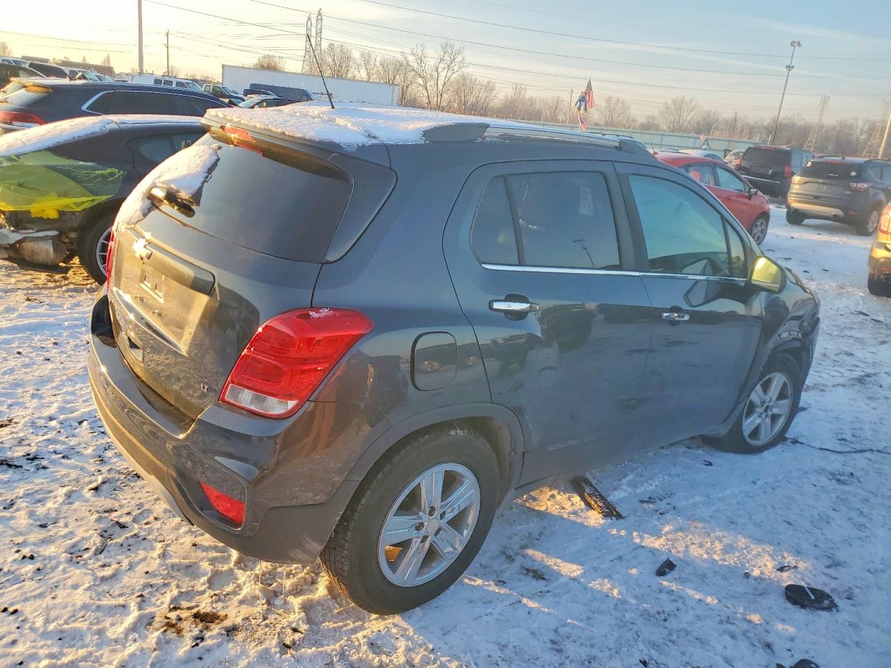 2017 CHEVROLET TRAX 1LT photo 3