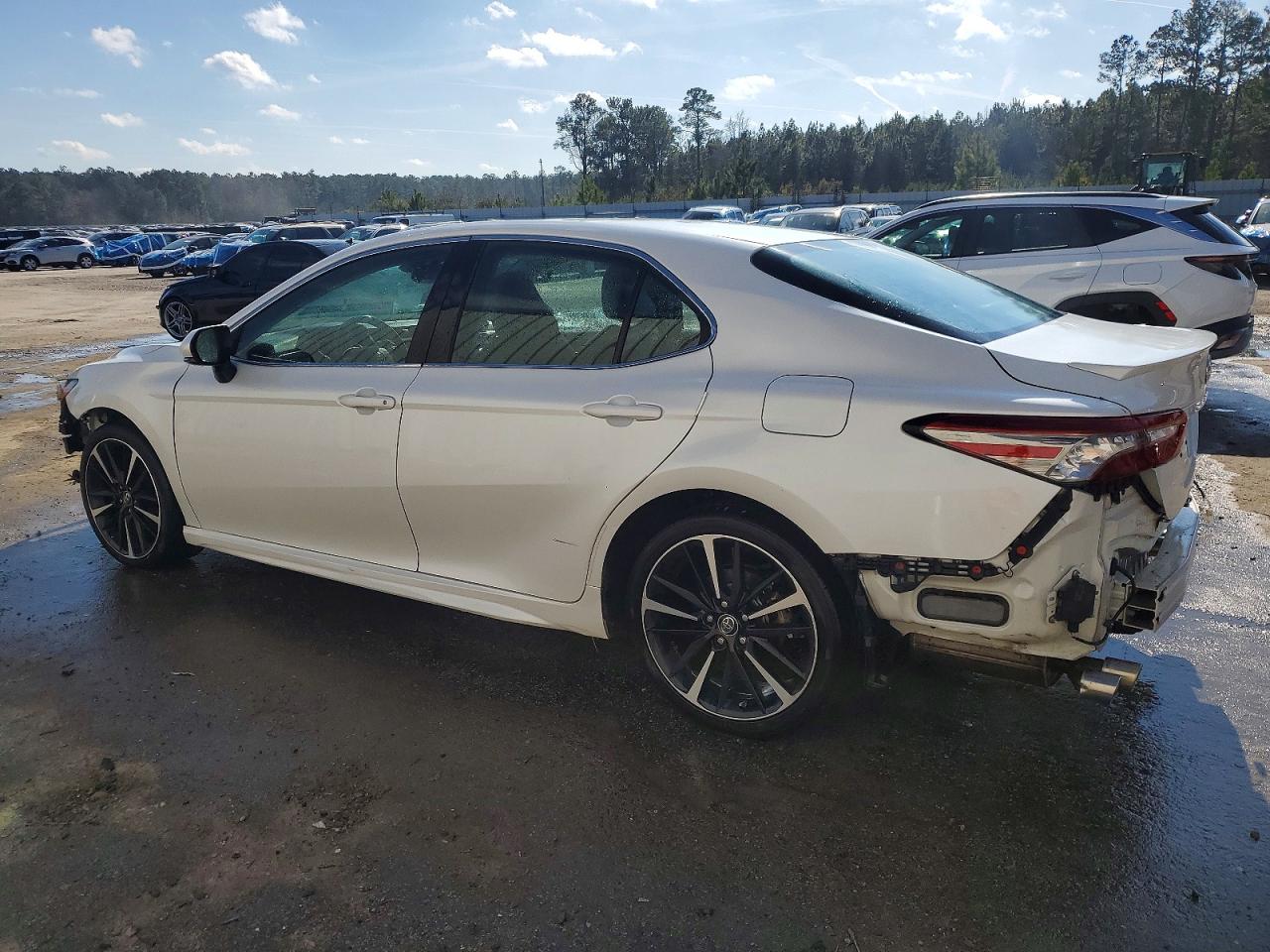 2018 TOYOTA CAMRY XSE photo 2
