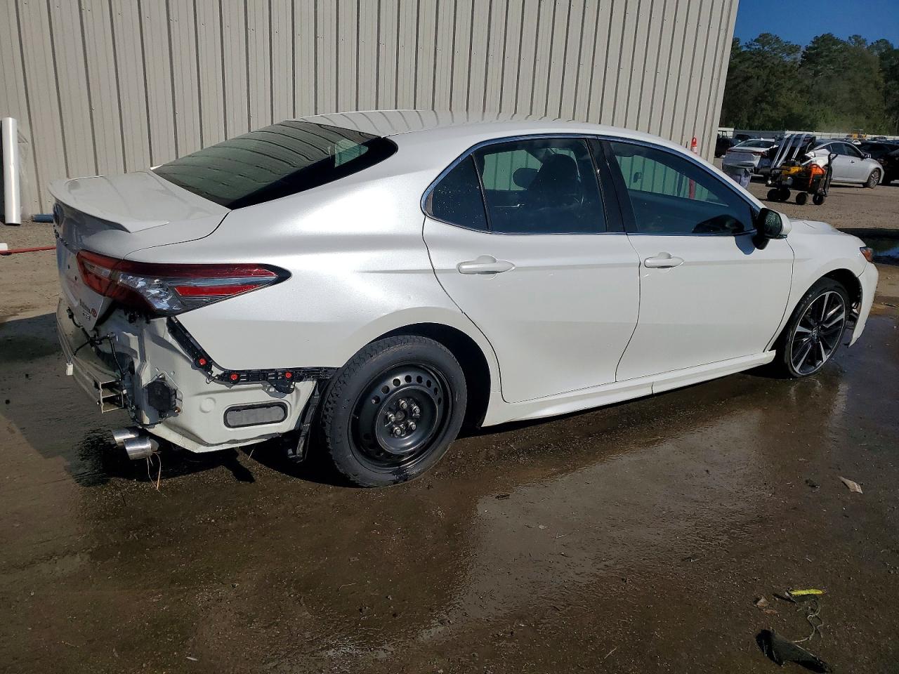 2018 TOYOTA CAMRY XSE photo 3