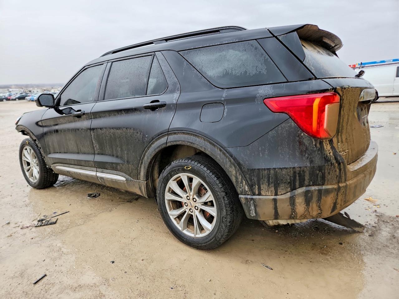 2020 FORD EXPLORER XLT photo 2