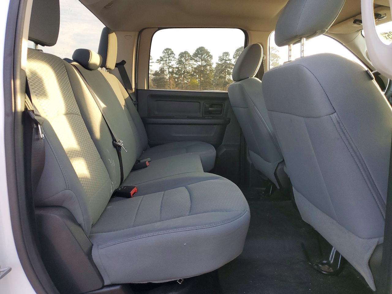 2014 RAM 1500 ST photo 10