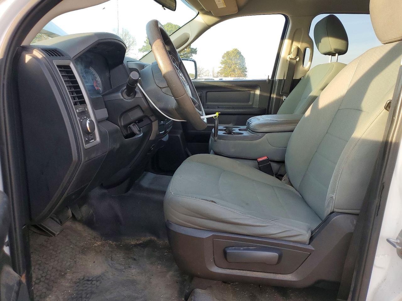 2014 RAM 1500 ST photo 7