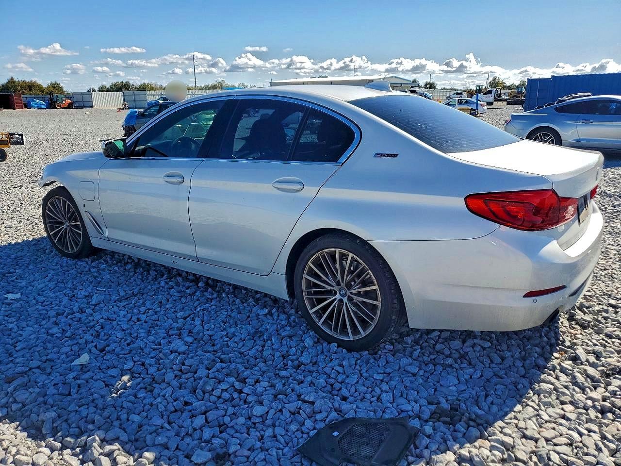2019 BMW 530E photo 3