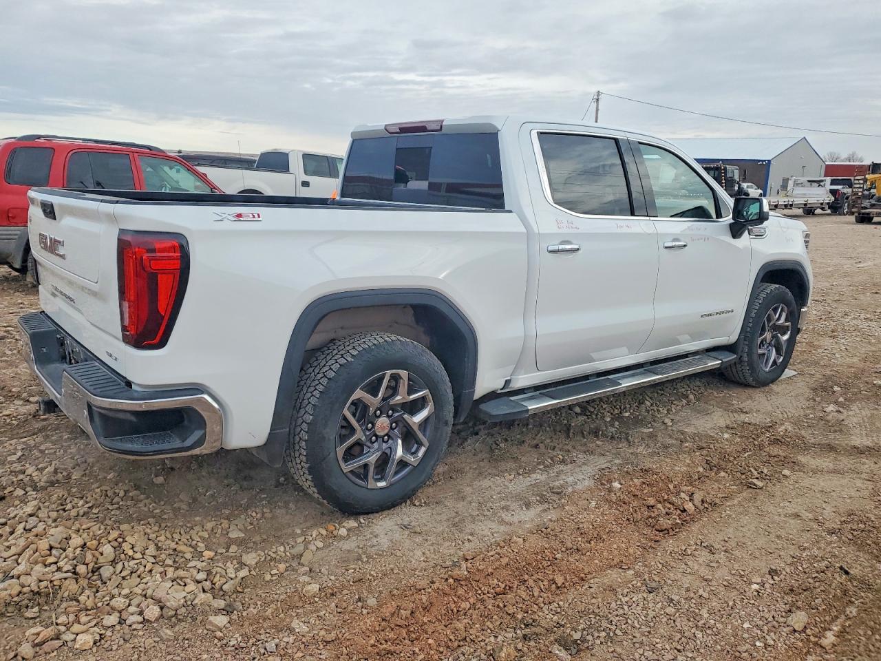 2025 GMC SIERRA K1500 SLT photo 3