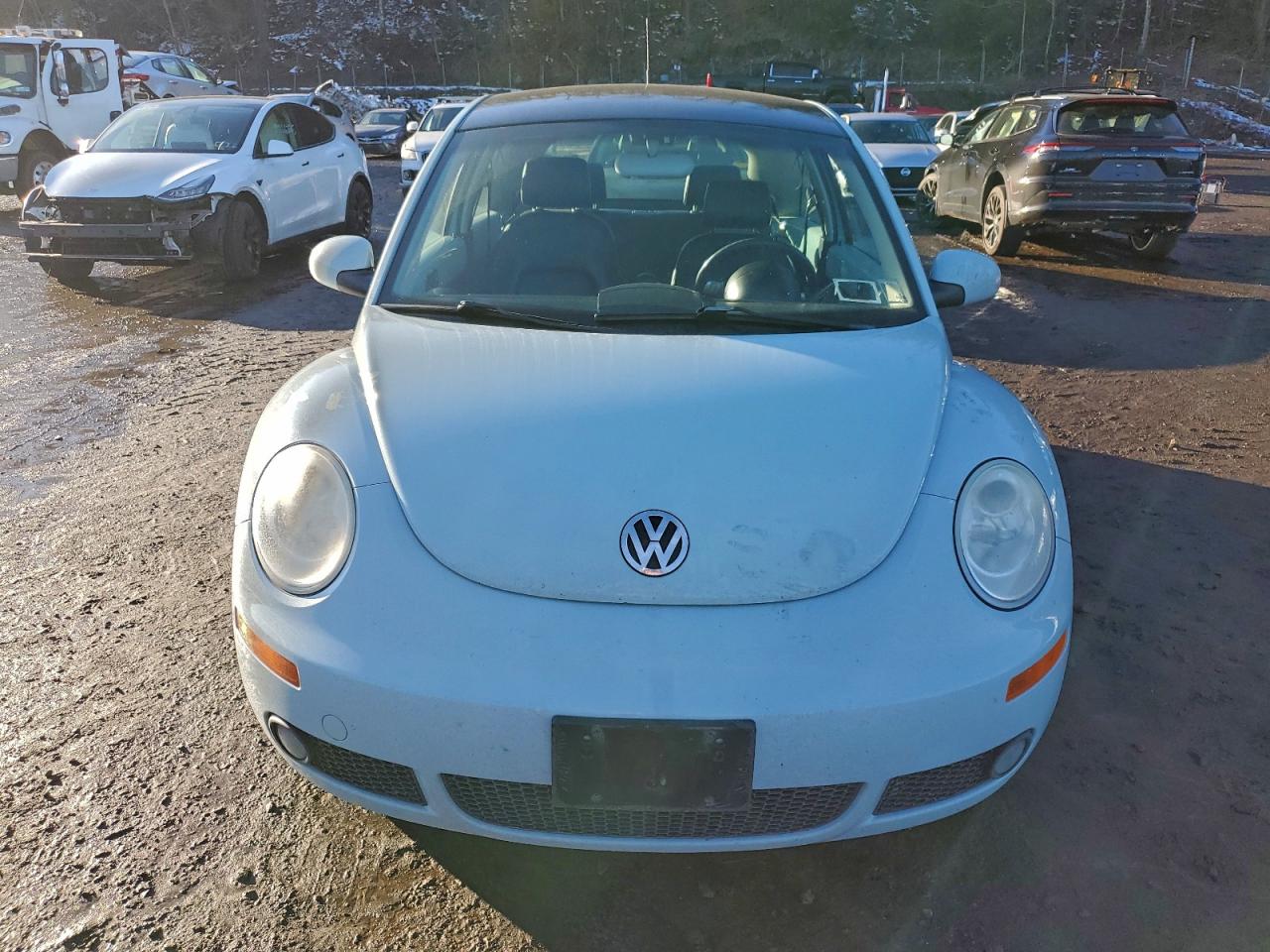 2010 VOLKSWAGEN NEW BEETLE photo 5
