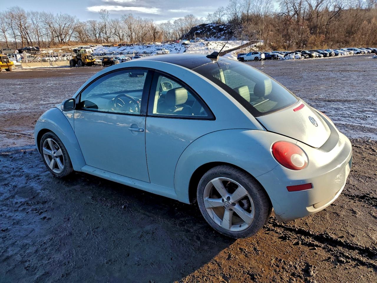 2010 VOLKSWAGEN NEW BEETLE photo 2