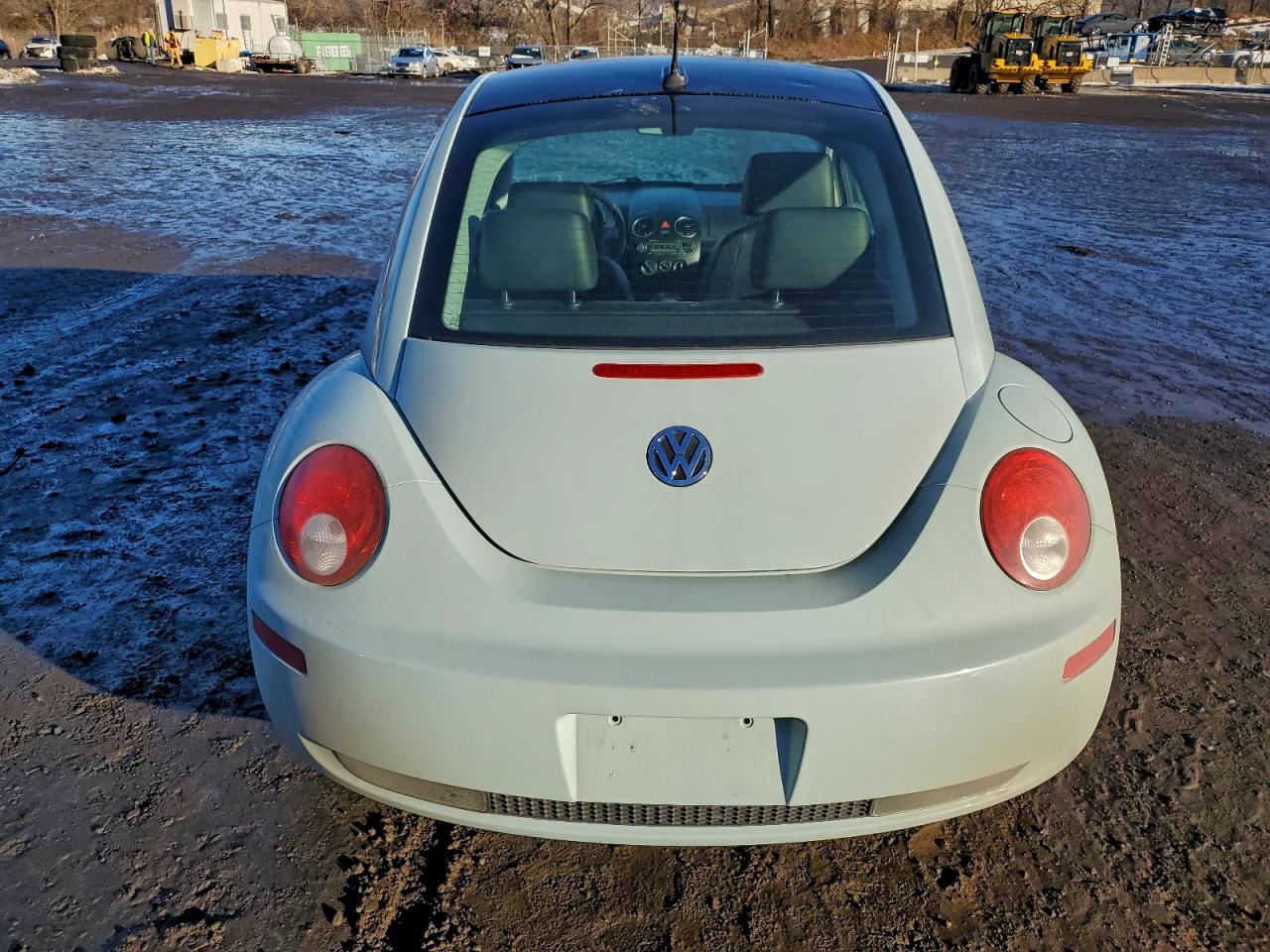 2010 VOLKSWAGEN NEW BEETLE photo 6