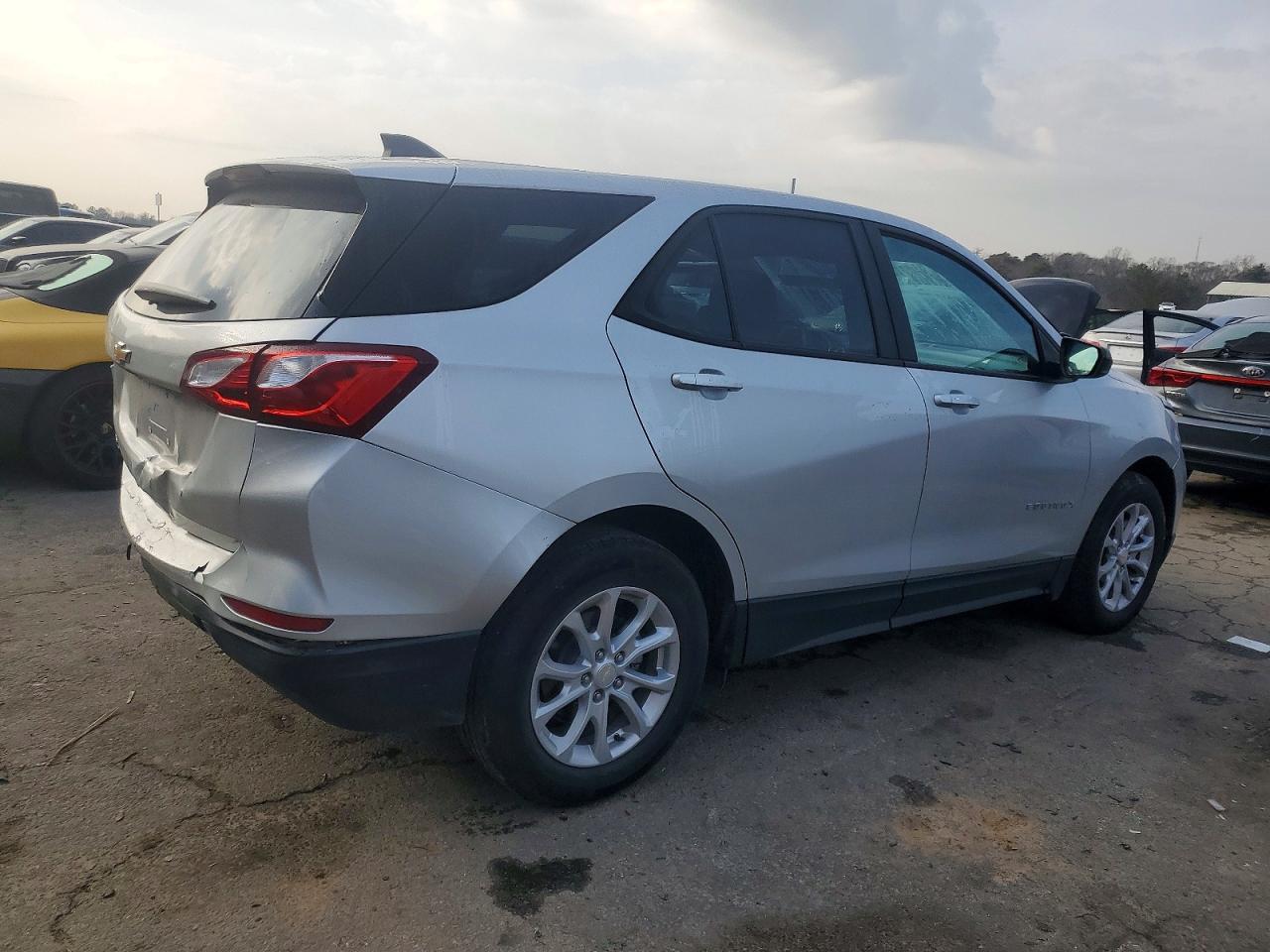 2021 CHEVROLET EQUINOX LS photo 3