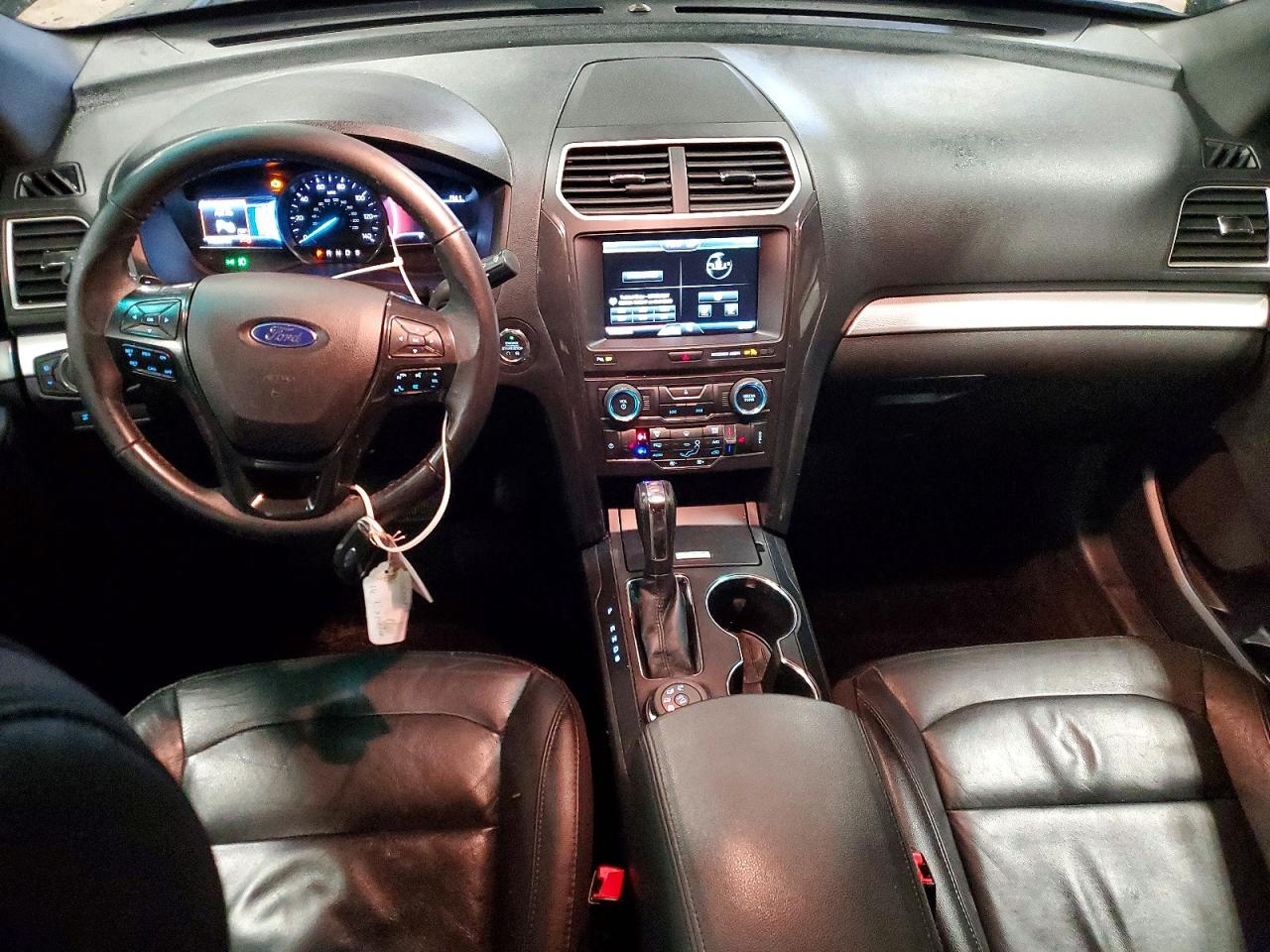 2016 FORD EXPLORER XLT photo 8